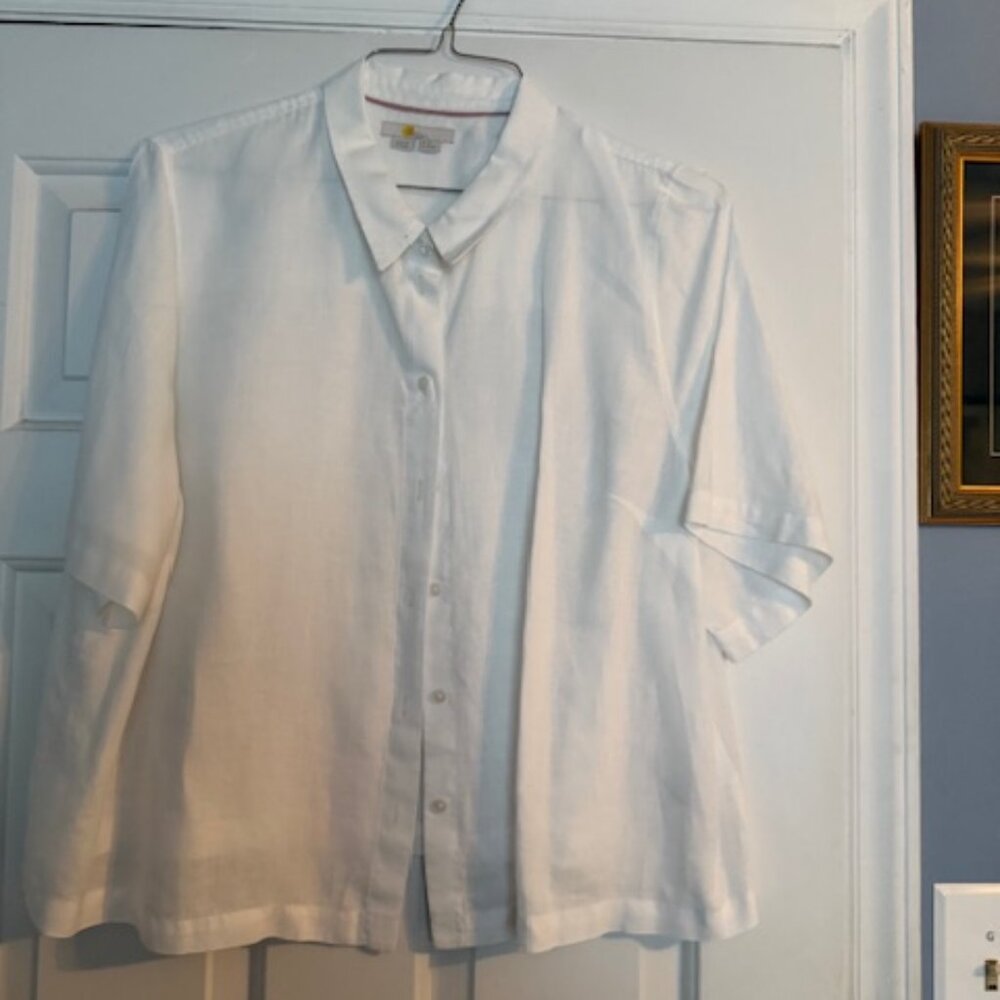 Boxy Boden white linen short sleeve button up shirt, size 16-18; rarely worn